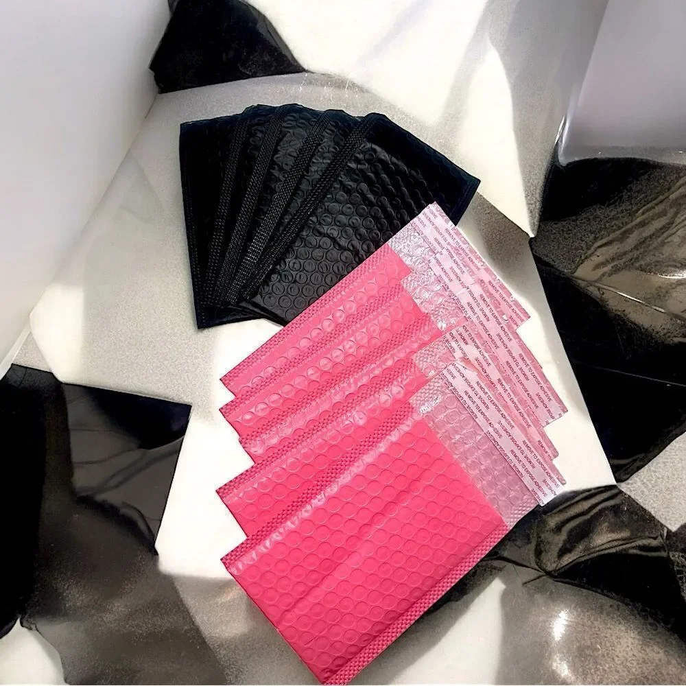 10 Bubble Mailers l 6”x 4” l 5 Black & 5 Pink or 10 Black l Home, Office, Closet